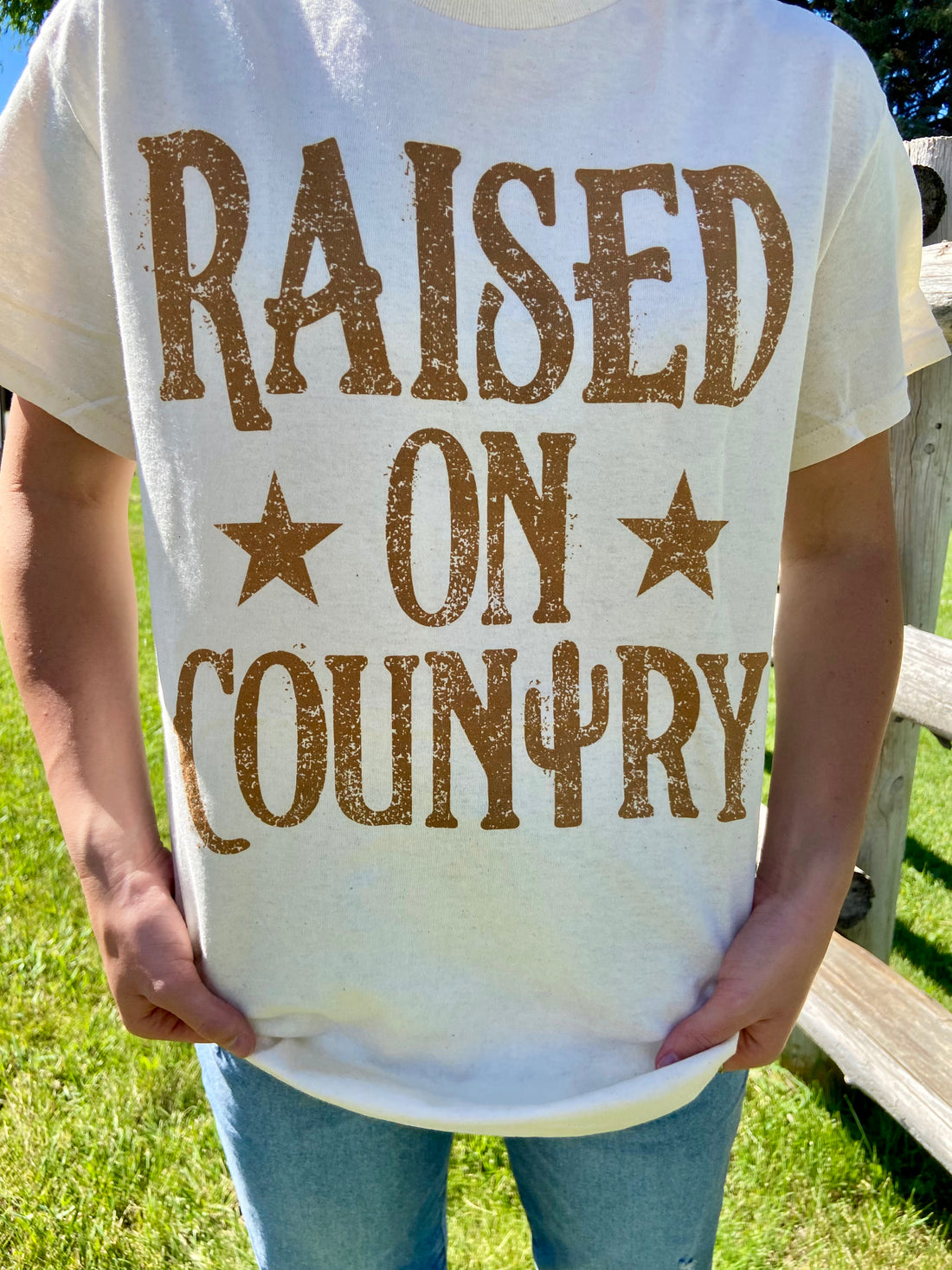 RAISED ON COUNTRY GRAPHIC TEE
